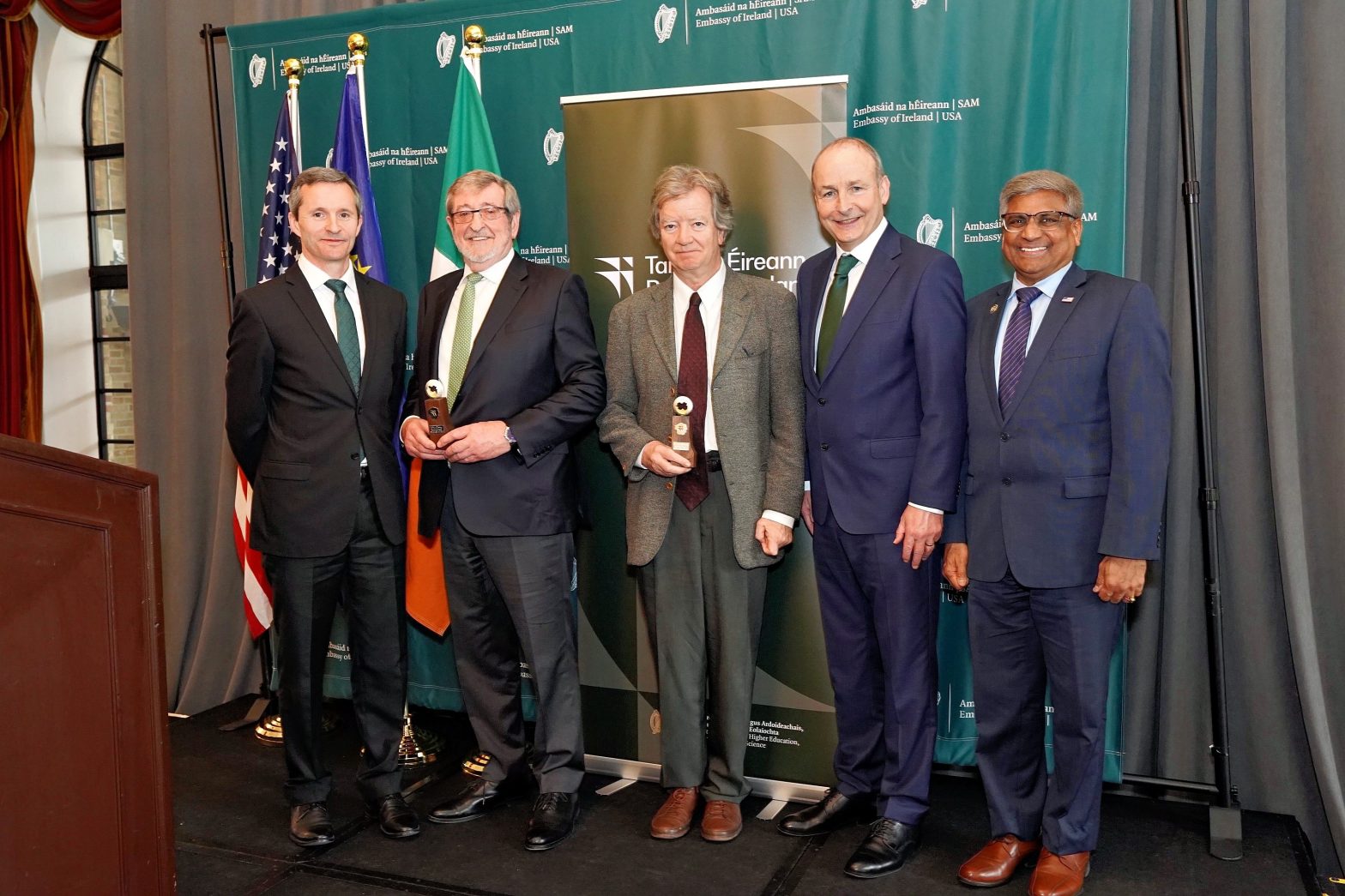 A picture from the Research Ireland St. Patrick’s Day Medal event in Washington D.C., featuring, named from left to right; Deputy CEO of Research Ireland, Dr Ciarán Seoighe, President and CEO of Northwell Health, Mr Michael Dowling (Industry Medal Recipient), Charles B Seelig Professor in Philosophy at Boston College, Prof Richard Kearney (Academic Medal recipient), Taoiseach Micheál Martin TD and Dr Sethuraman ‘Panch’ Panchanathan, Director of the National Science Foundation.