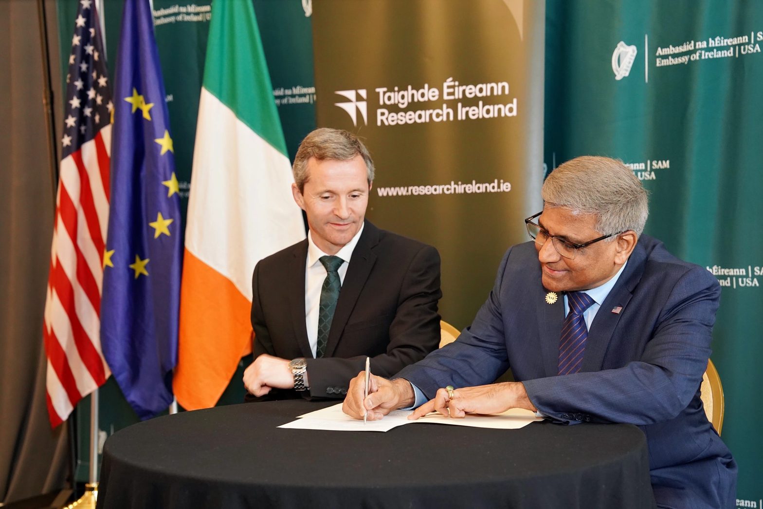 A picture of the signing a new, five-year bilateral partnership between Research Ireland and the National Science Foundation were Deputy CEO of Research Ireland, Dr Ciarán Seoighe, and Director of the National Science Foundation, Dr Sethuraman ‘Panch’ Panchanathan.